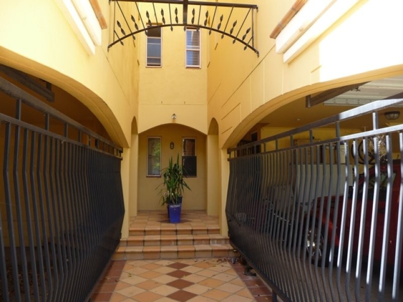 2/14 Pendraat Parade, Hope Island QLD 4212