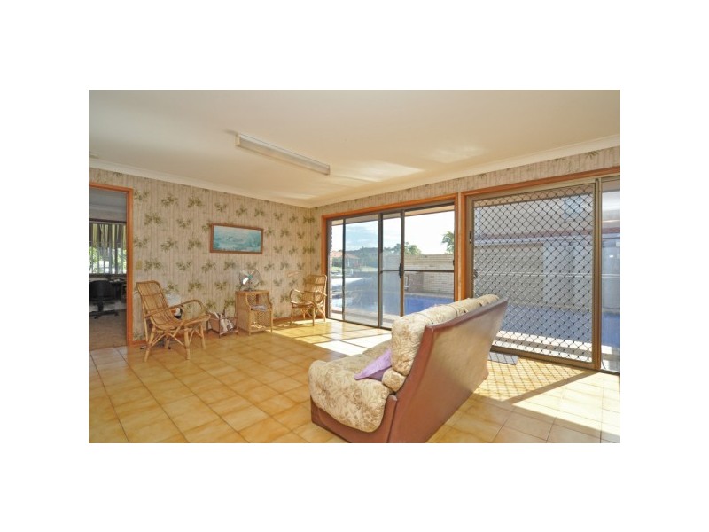 10 Bulolo Avenue, Runaway Bay QLD 4216