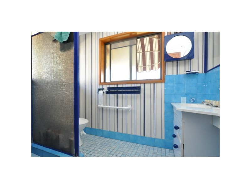 10 Bulolo Avenue, Runaway Bay QLD 4216