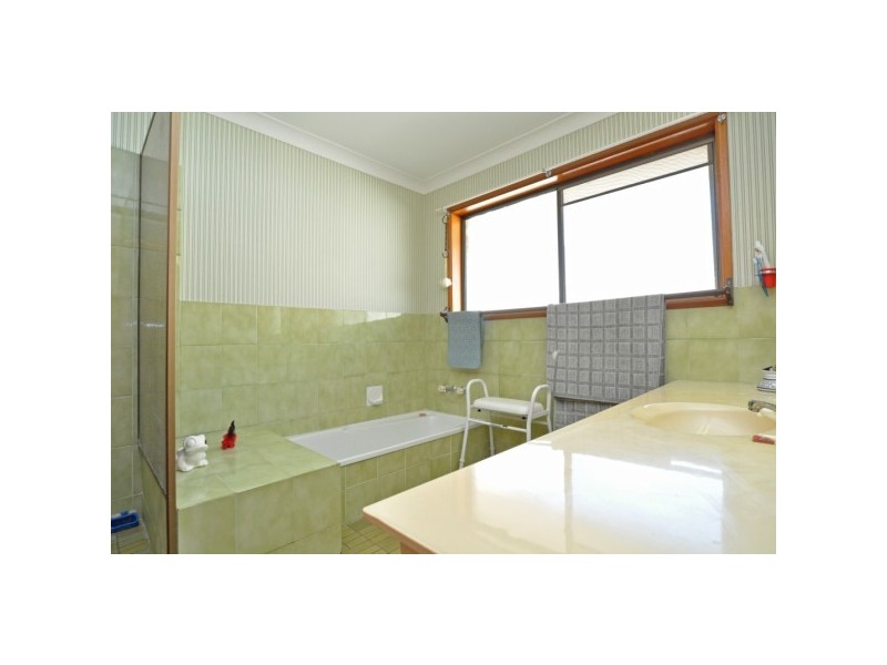 10 Bulolo Avenue, Runaway Bay QLD 4216