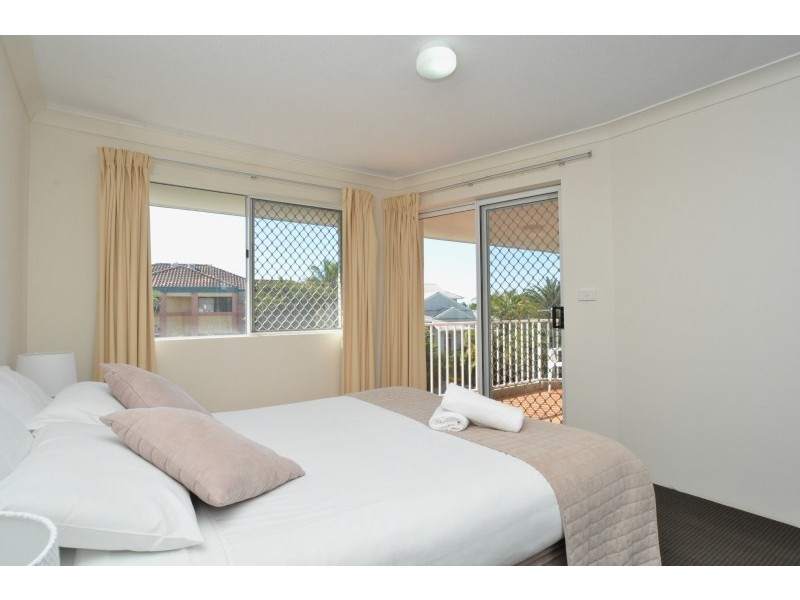 42/37 Bayview Street, Runaway Bay QLD 4216