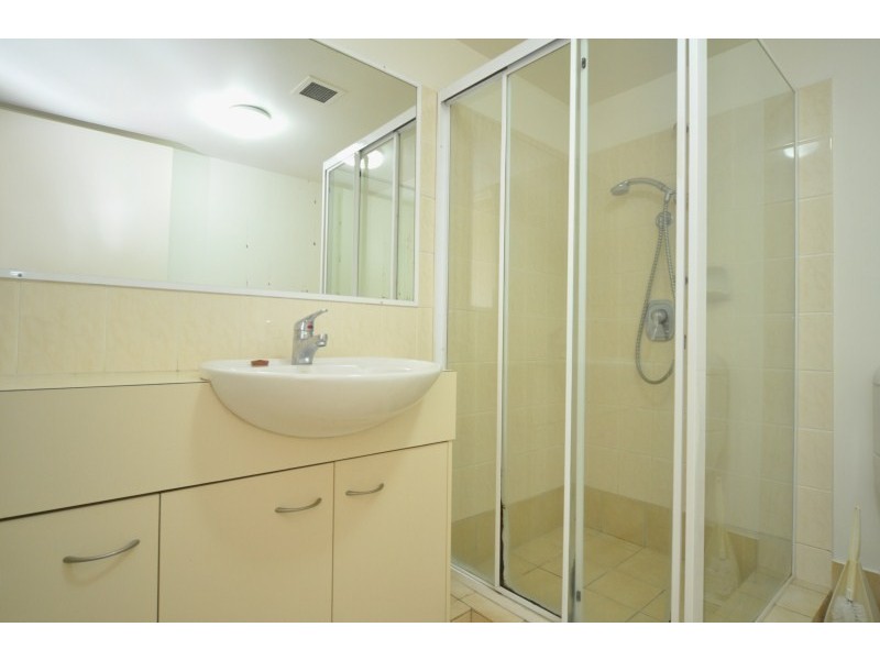 42/37 Bayview Street, Runaway Bay QLD 4216