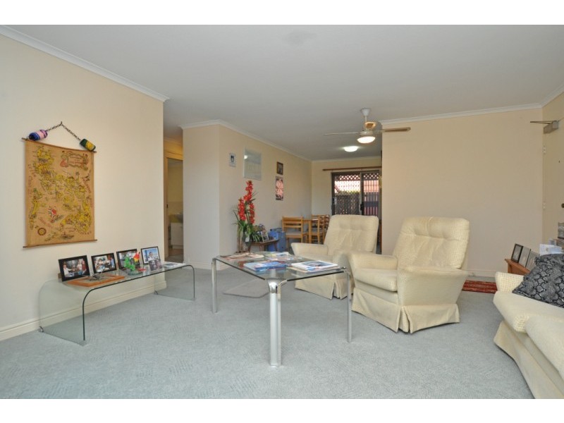 1/106 Bayview Street, Runaway Bay QLD 4216