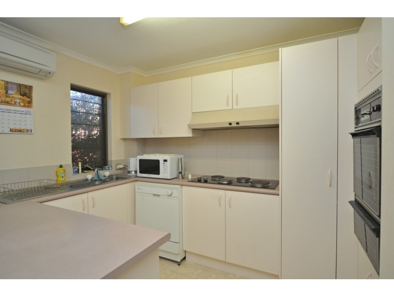 1/106 Bayview Street, Runaway Bay QLD 4216