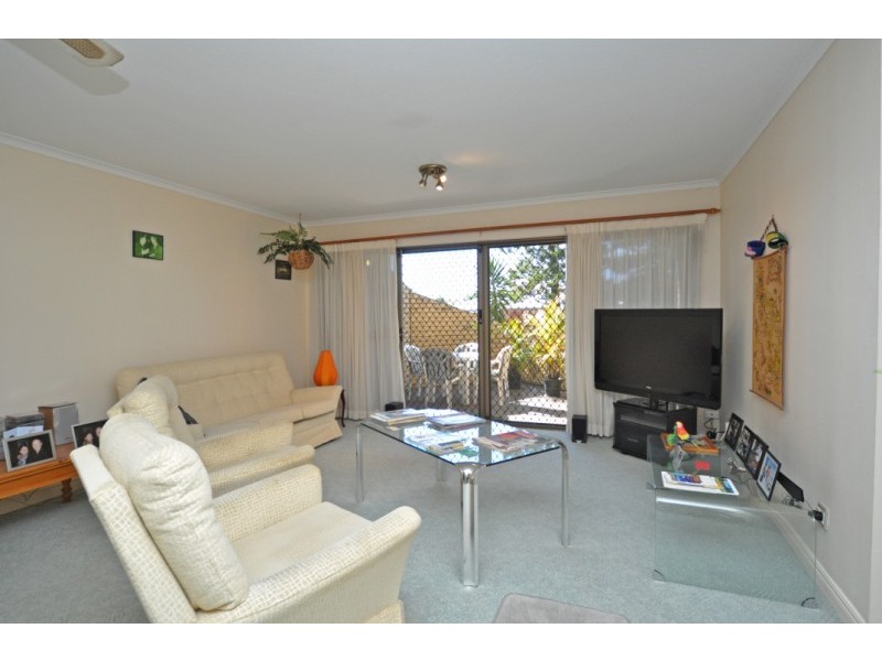 1/106 Bayview Street, Runaway Bay QLD 4216