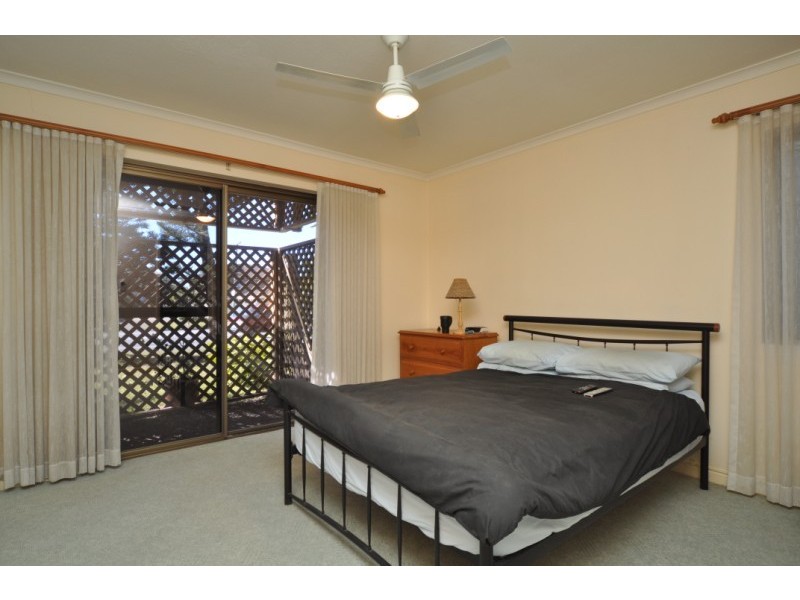 1/106 Bayview Street, Runaway Bay QLD 4216