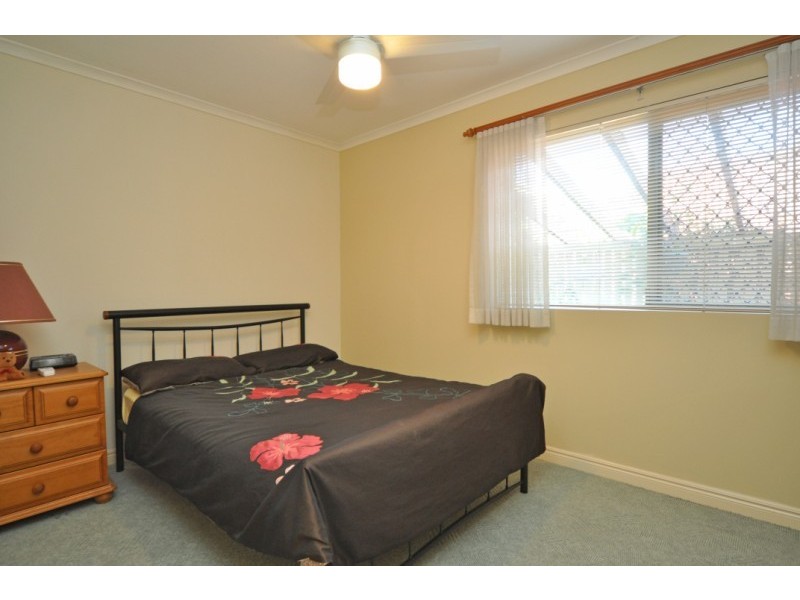 1/106 Bayview Street, Runaway Bay QLD 4216