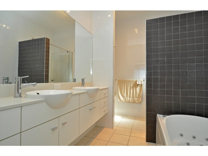 52/181 Lae Drive, Coombabah QLD 4216