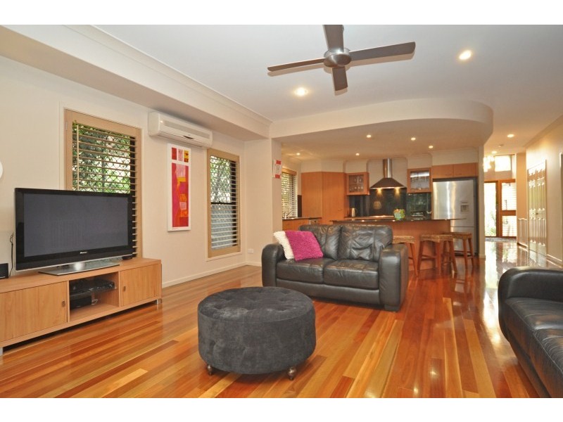 7 Clam Street, Runaway Bay QLD 4216