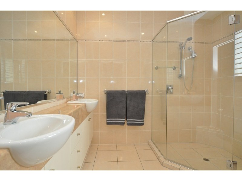 7 Clam Street, Runaway Bay QLD 4216