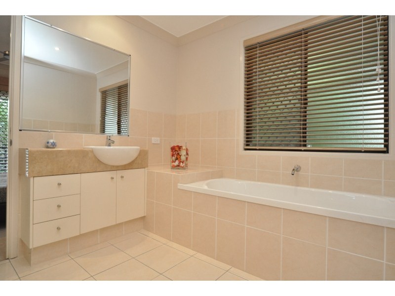 7 Clam Street, Runaway Bay QLD 4216