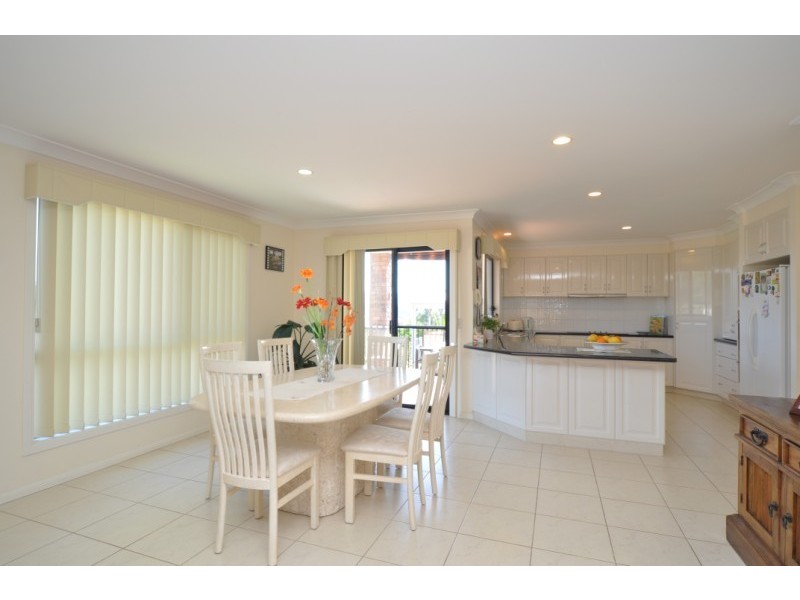 23 Manra Way, Pacific Pines QLD 4211