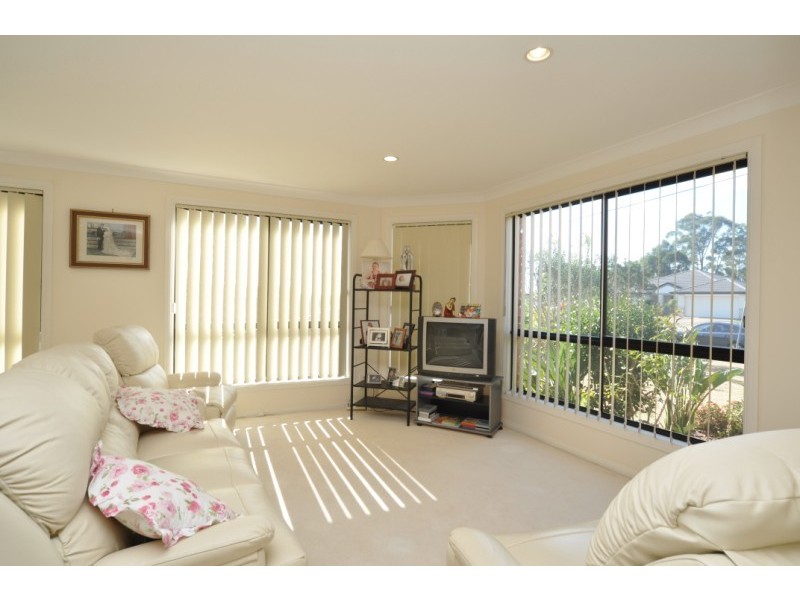23 Manra Way, Pacific Pines QLD 4211
