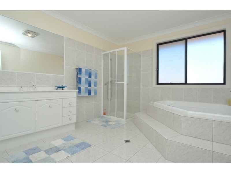 23 Manra Way, Pacific Pines QLD 4211