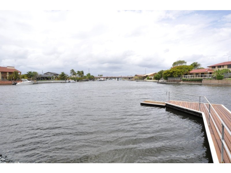 19 Erave Avenue, Runaway Bay QLD 4216