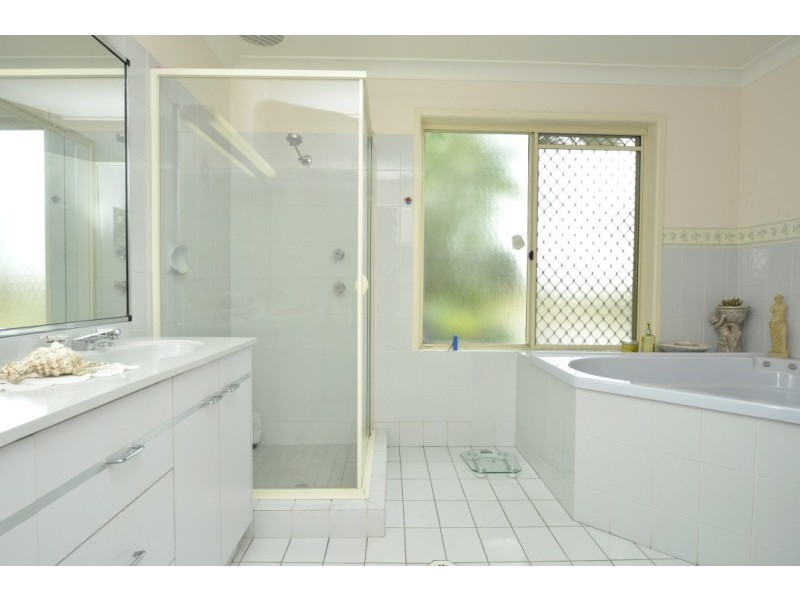 19 Erave Avenue, Runaway Bay QLD 4216