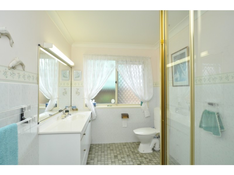 19 Erave Avenue, Runaway Bay QLD 4216