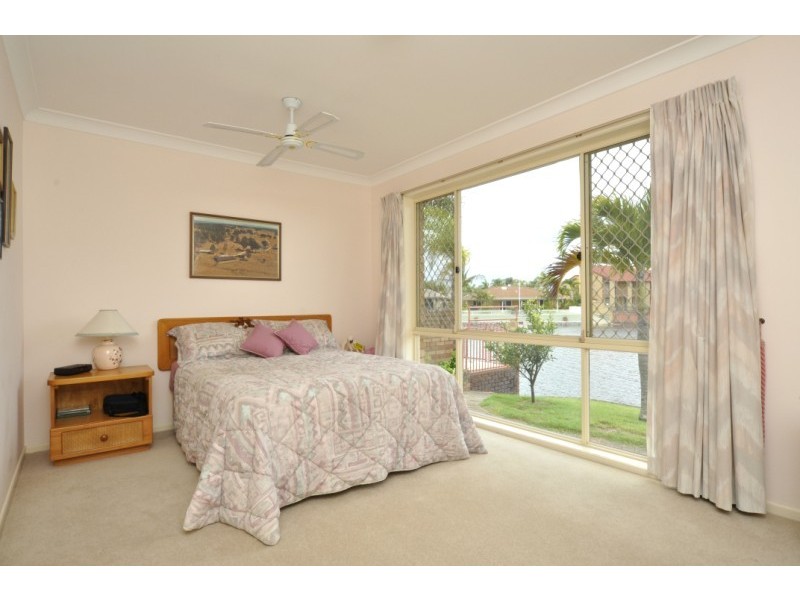 19 Erave Avenue, Runaway Bay QLD 4216