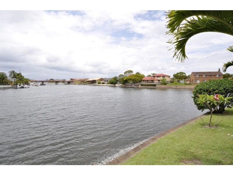 19 Erave Avenue, Runaway Bay QLD 4216