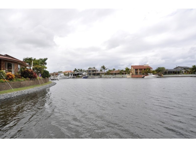19 Erave Avenue, Runaway Bay QLD 4216