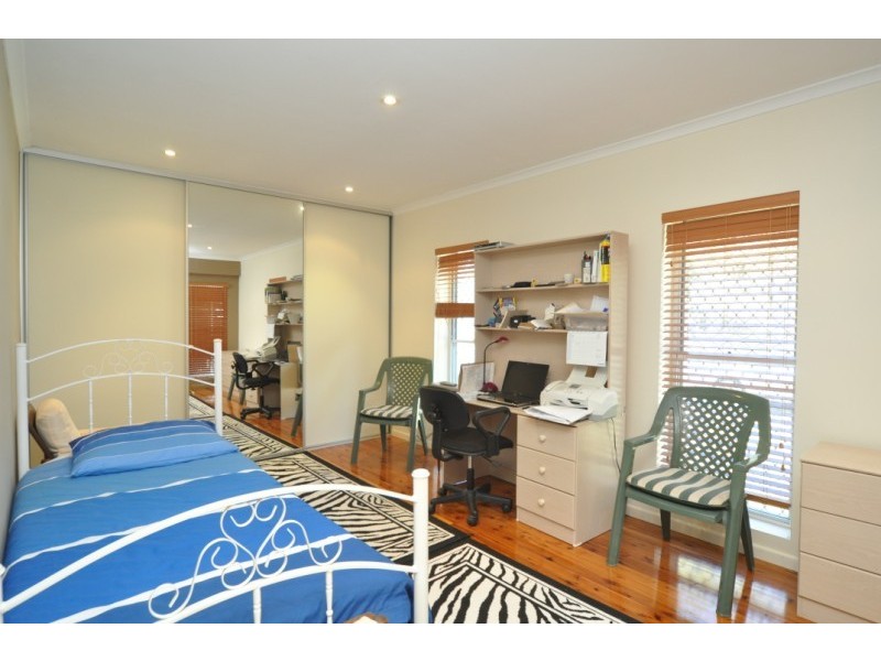 61 Ocean Street, Runaway Bay QLD 4216