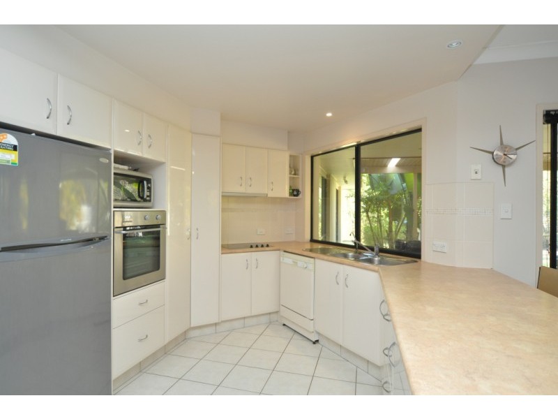 95 Arun Drive, Arundel QLD 4214