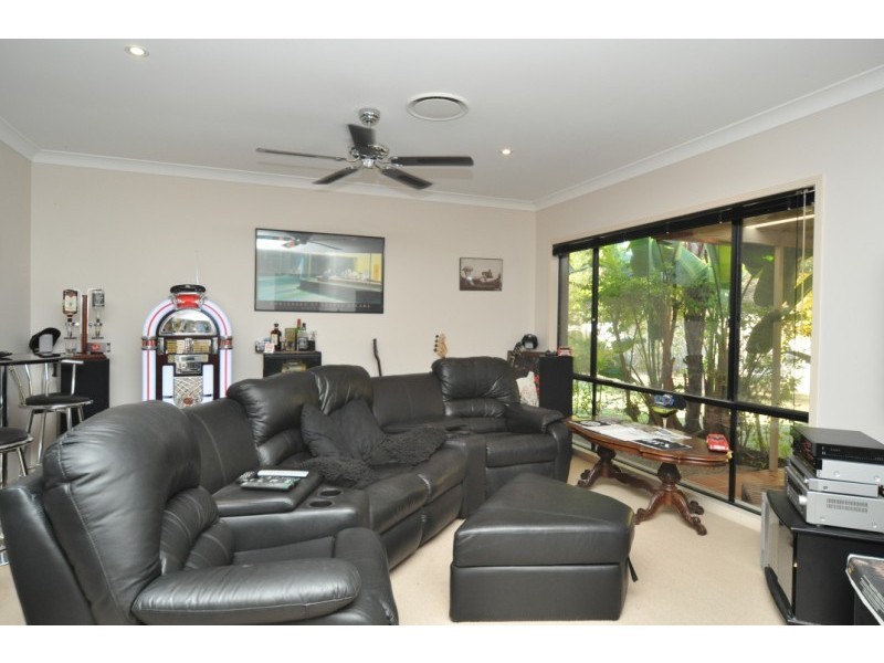 95 Arun Drive, Arundel QLD 4214