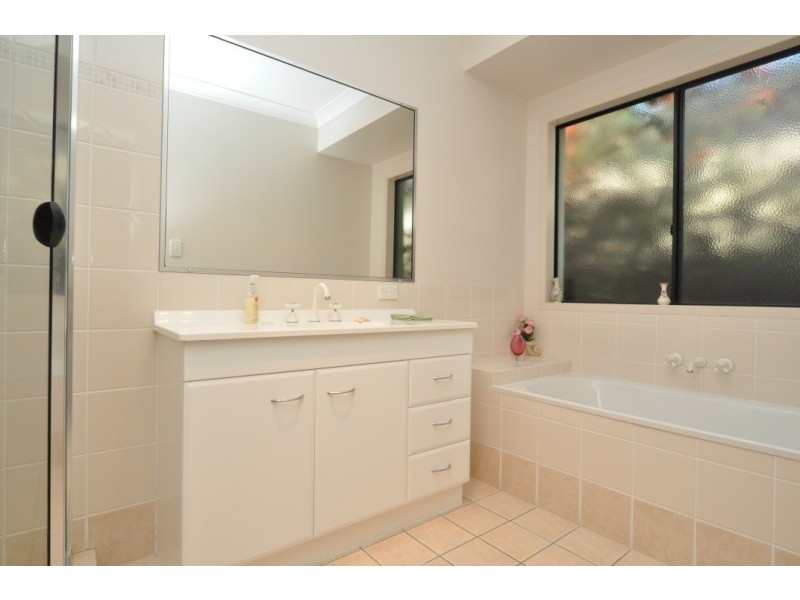 95 Arun Drive, Arundel QLD 4214