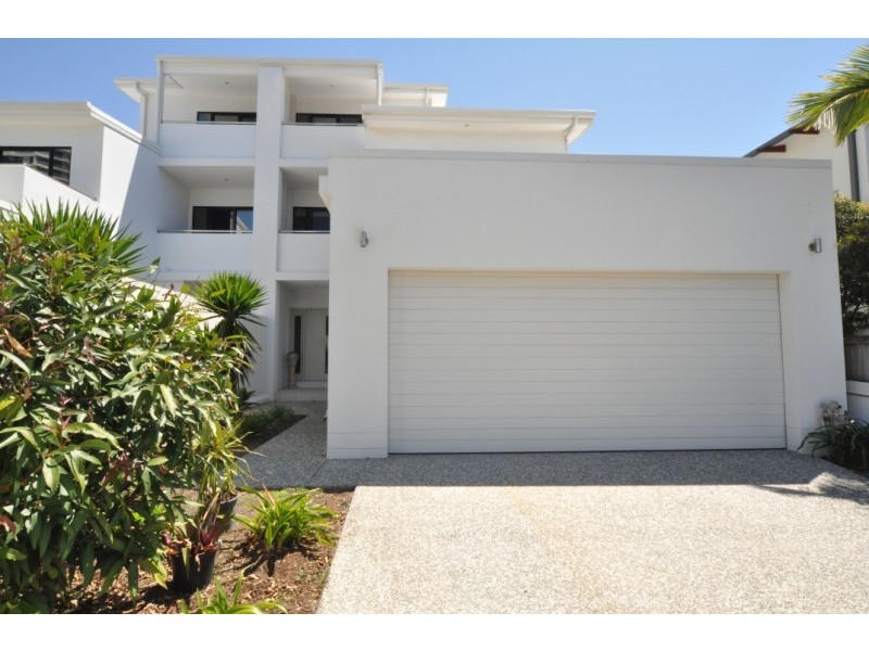 2/40 Bayview Street, Runaway Bay QLD 4216