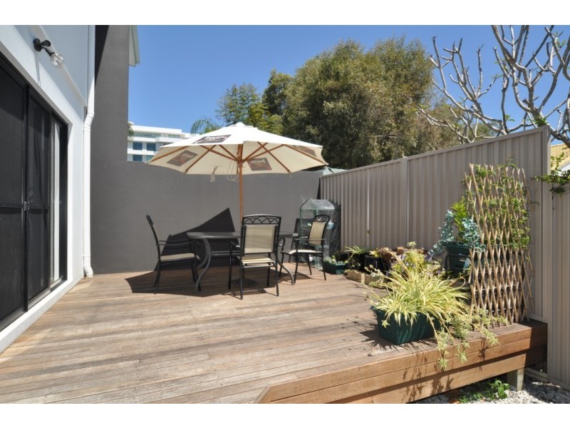 2/40 Bayview Street, Runaway Bay QLD 4216