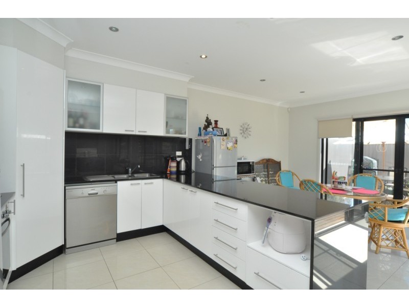 2/40 Bayview Street, Runaway Bay QLD 4216