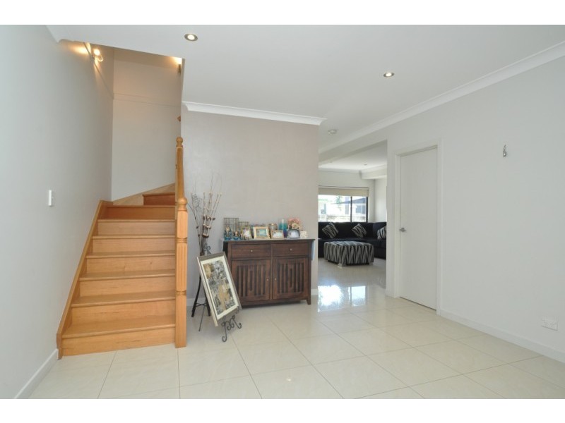2/40 Bayview Street, Runaway Bay QLD 4216