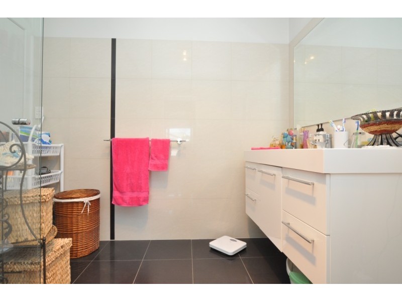 2/40 Bayview Street, Runaway Bay QLD 4216