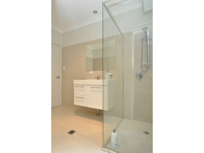 2/40 Bayview Street, Runaway Bay QLD 4216