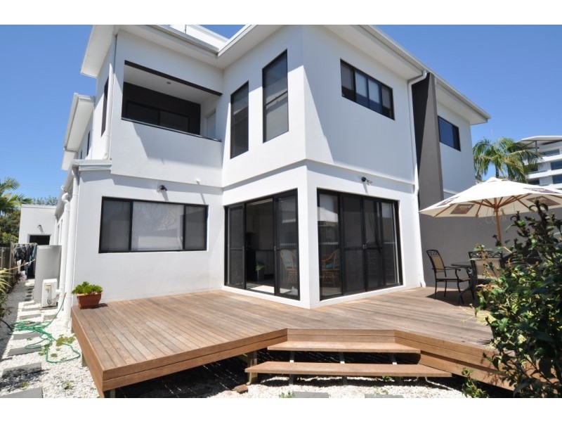 2/40 Bayview Street, Runaway Bay QLD 4216