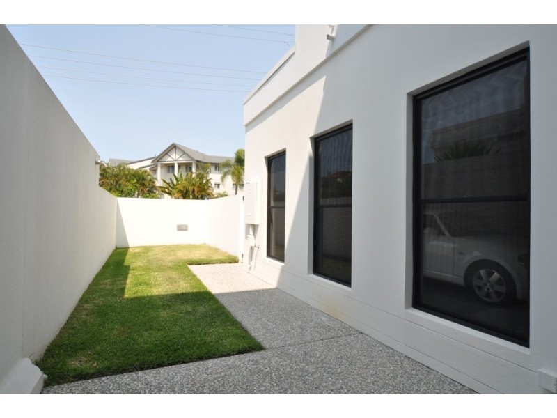1/40 Bayview Street, Runaway Bay QLD 4216