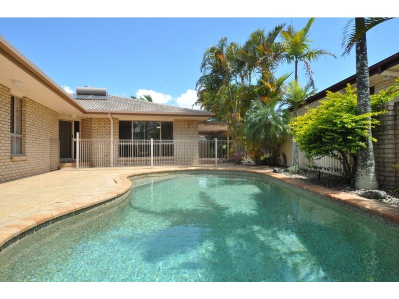 11 Saltbreeze Court, Runaway Bay QLD 4216