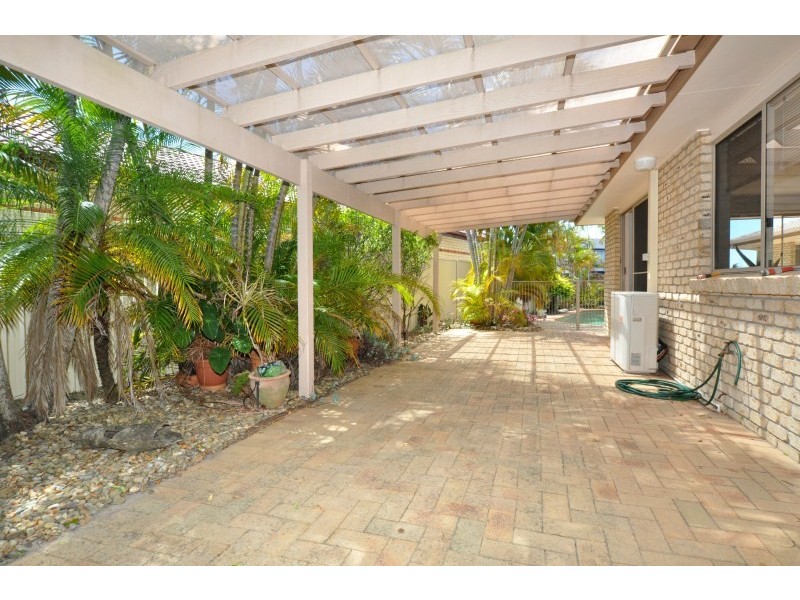 11 Saltbreeze Court, Runaway Bay QLD 4216