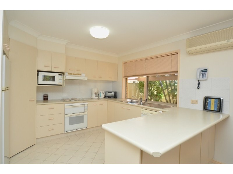 11 Saltbreeze Court, Runaway Bay QLD 4216