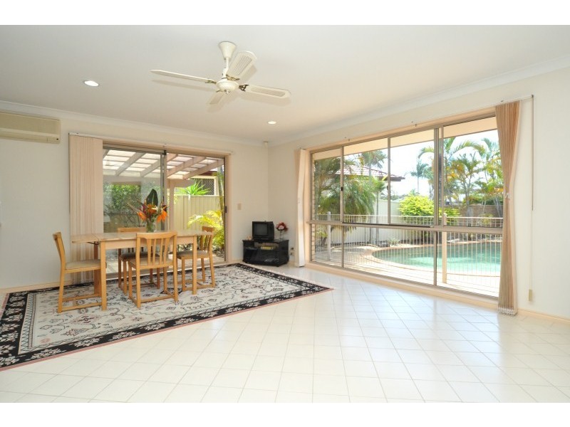 11 Saltbreeze Court, Runaway Bay QLD 4216