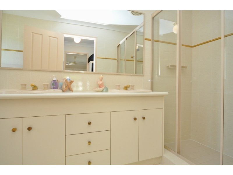 11 Saltbreeze Court, Runaway Bay QLD 4216