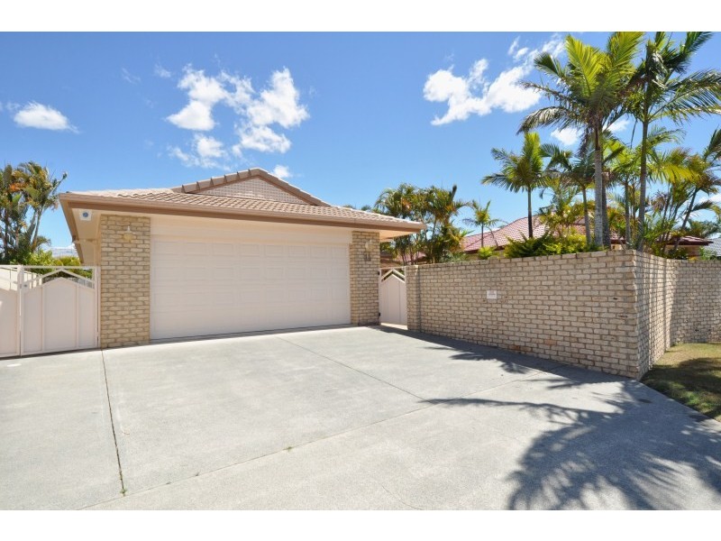 11 Saltbreeze Court, Runaway Bay QLD 4216