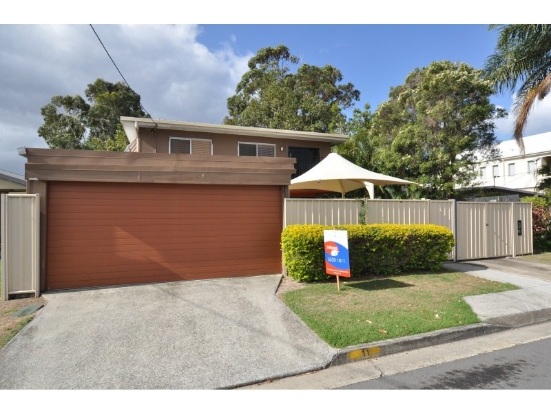 11 Eider Avenue, Paradise Point QLD 4216