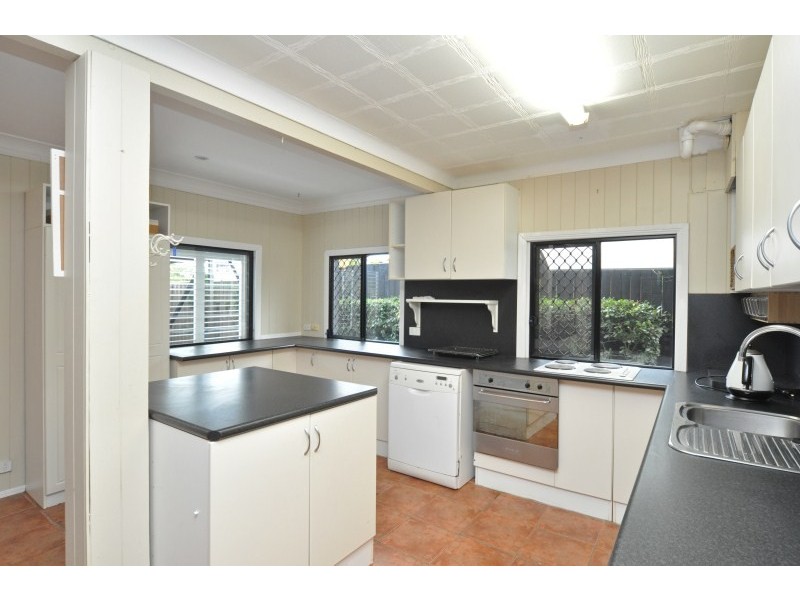 11 Eider Avenue, Paradise Point QLD 4216