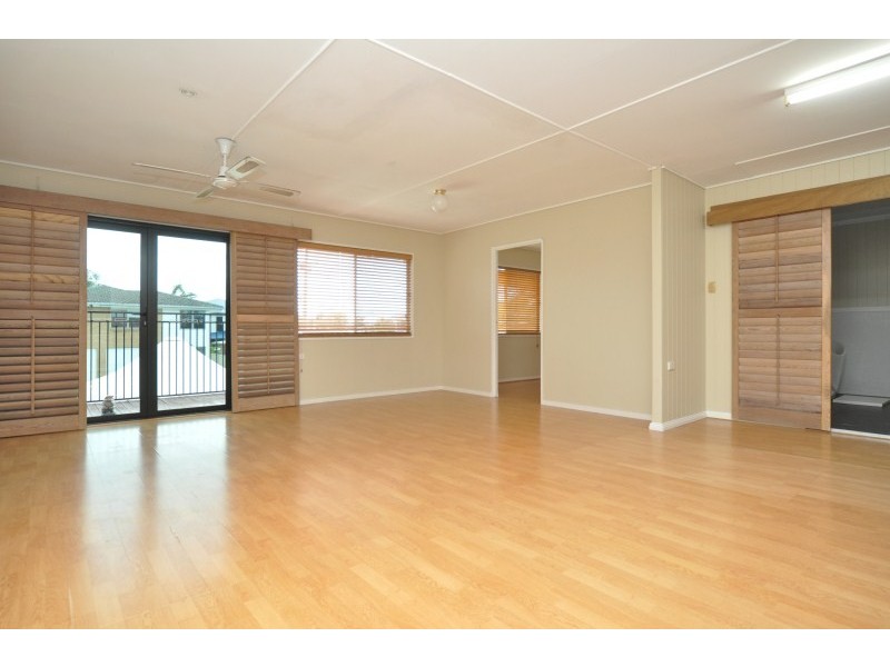 11 Eider Avenue, Paradise Point QLD 4216