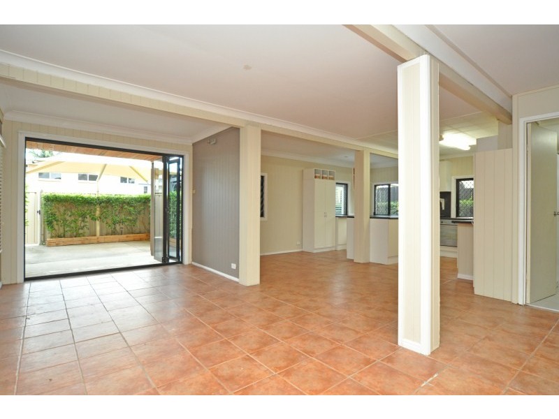 11 Eider Avenue, Paradise Point QLD 4216