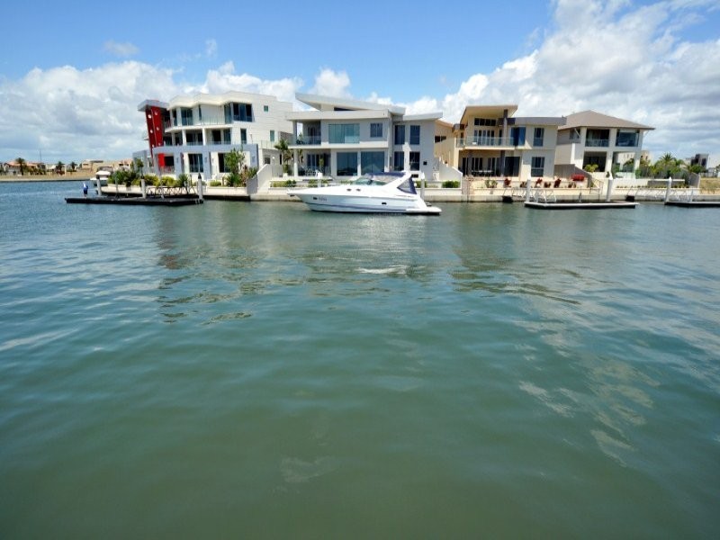 55 Knightsbridge Parade East, Sovereign Islands QLD 4216