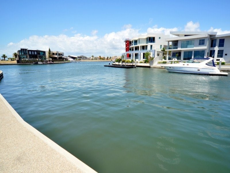 55 Knightsbridge Parade East, Sovereign Islands QLD 4216