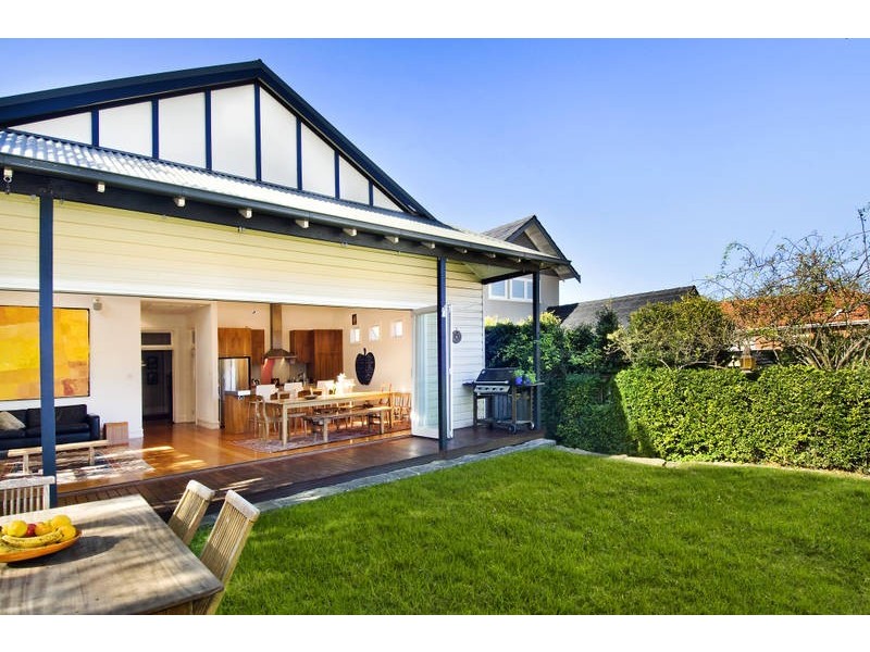 13 Woods Parade, Fairlight NSW 2094