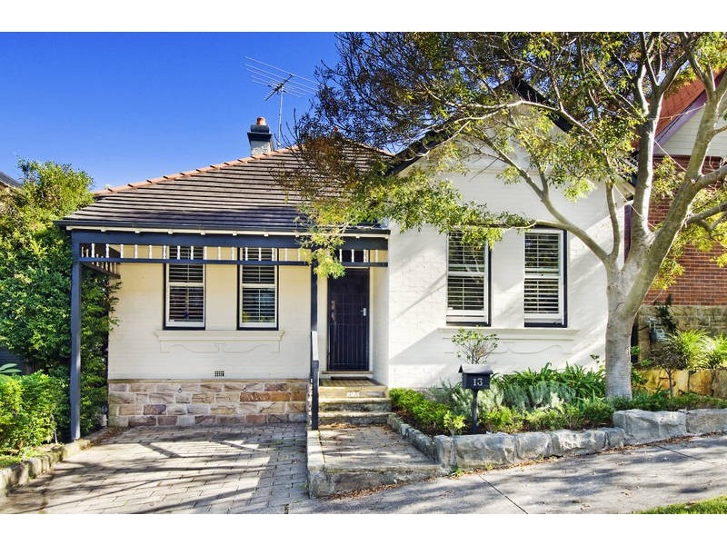 13 Woods Parade, Fairlight NSW 2094